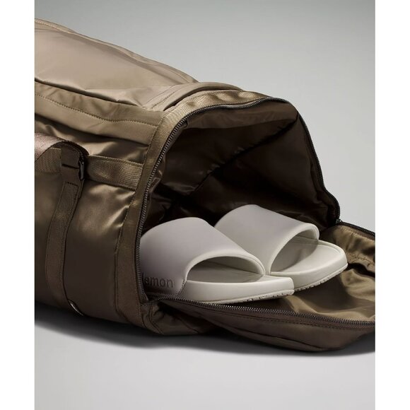 Lululemon Women's Wunderlust Duffle Bag 40L Nomad Gray OS - Picture 9 of 13